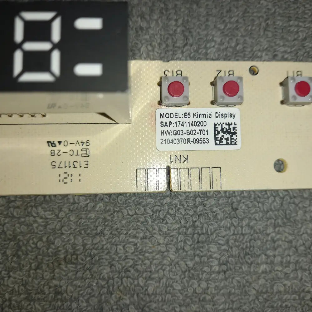 21040370r-09563 1741140200 front display beko
