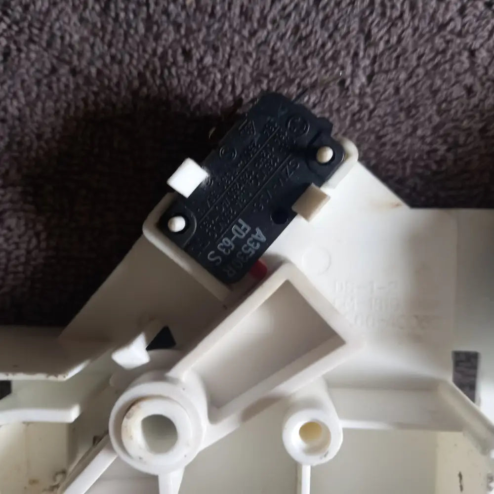 genuine spare parts for cm1929 samsung microwave door safety switch