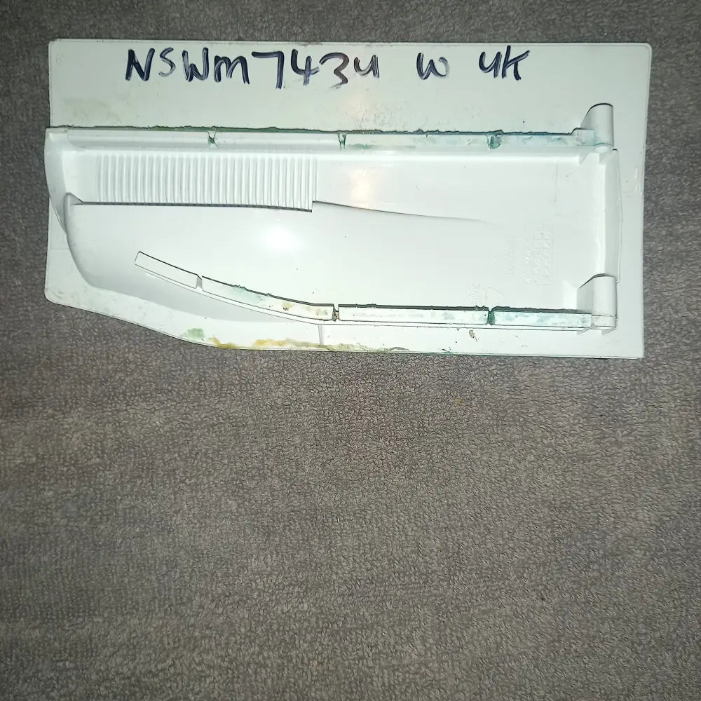 hotpoint nswm 743u w uk n washing machine front soap drawer handle in white.used 250006350