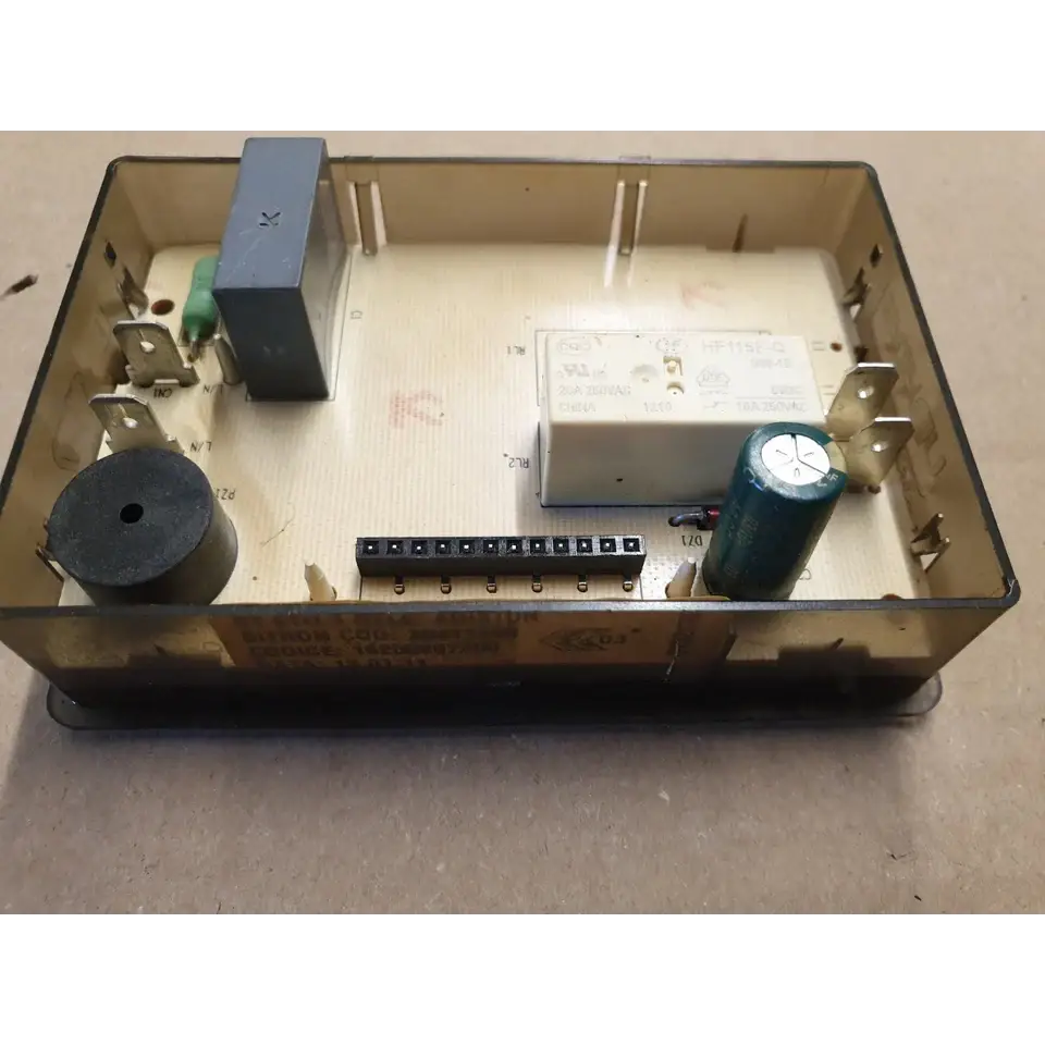 Hotpoint SE661X Timer/Clock Ariston 0132178 Briton Code 30411350 CK1537 used tested.