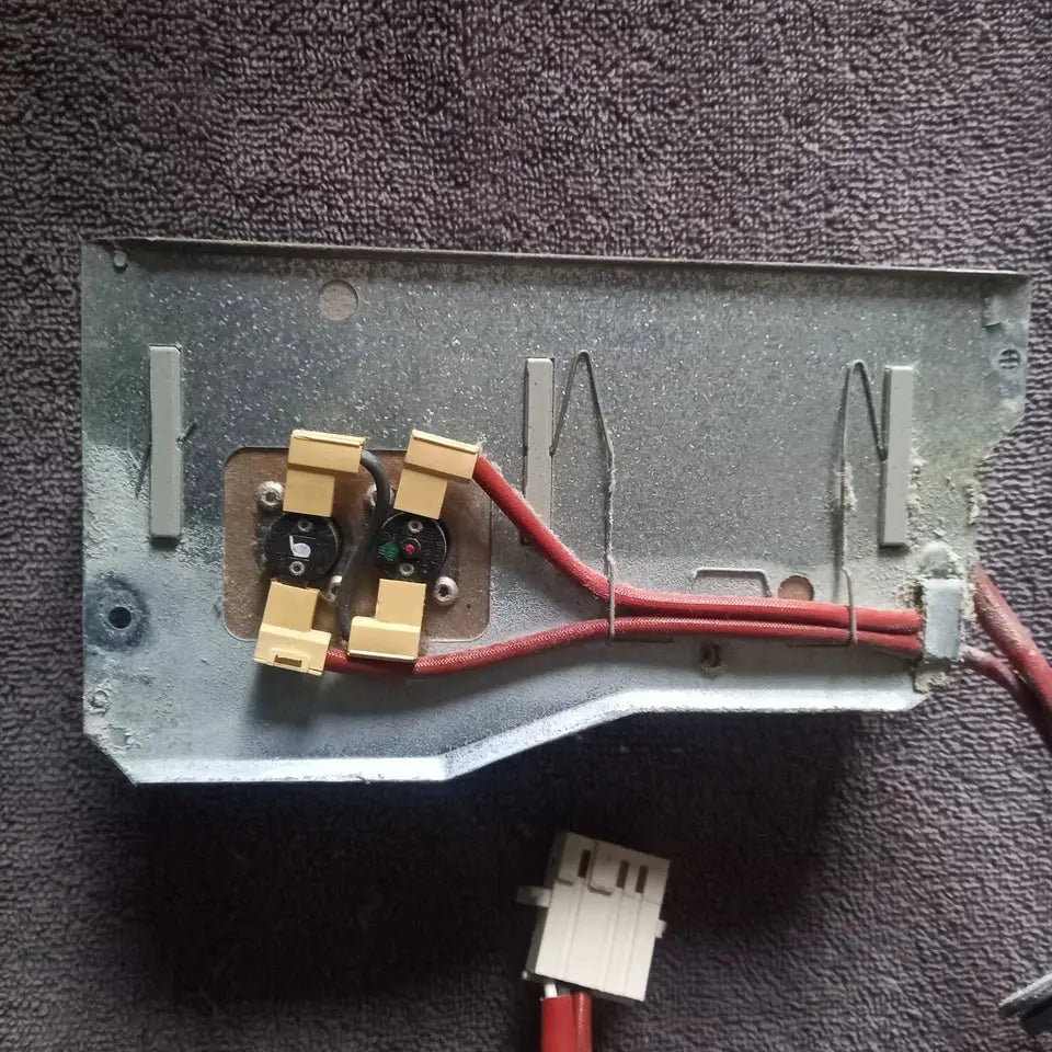 MySimpleStore - Your One-Stop Appliance Spare Parts Solution3 PINS IRCA 1270 526Z 240V 1400W 600W 125753033 411406Y