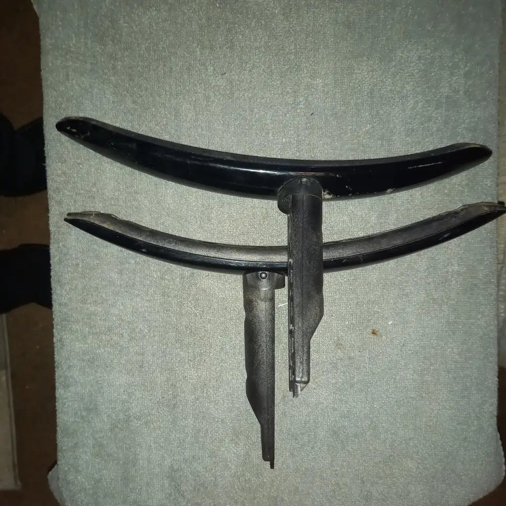 stand 65303 65306 used.will show signs of light scratch + scuff marks.