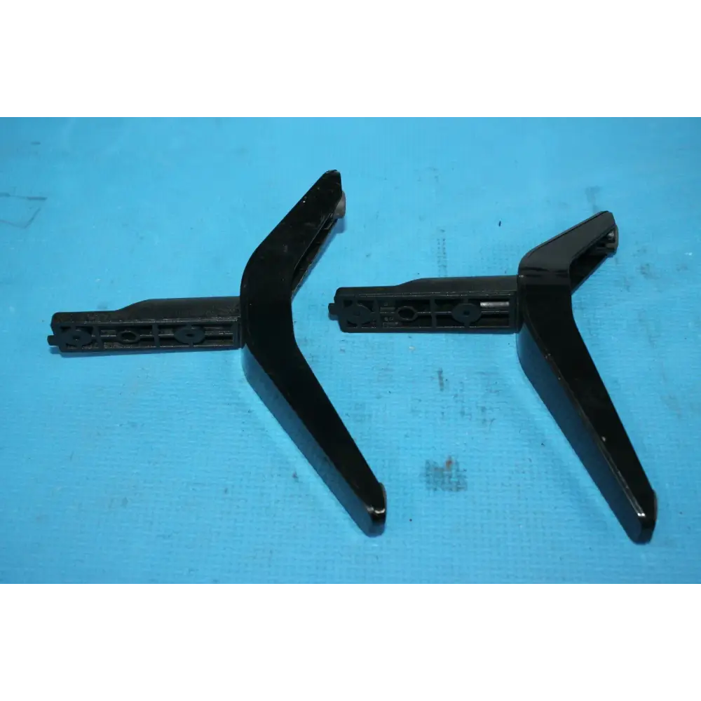 STAND LUX0132002 CF32309 DLED32287HDCNTDFVP DLED32287HD lux0 132009/01 32HB6T514 TV + SCREWS
