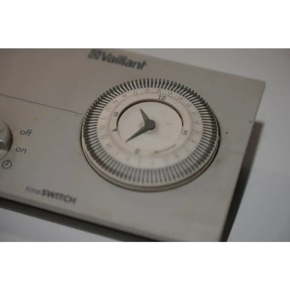 VAILLANT TIME SWITCH 130 24HR MECHANICAL ANALOGUE TIMER CLOCK 306759 A618 GENUINE